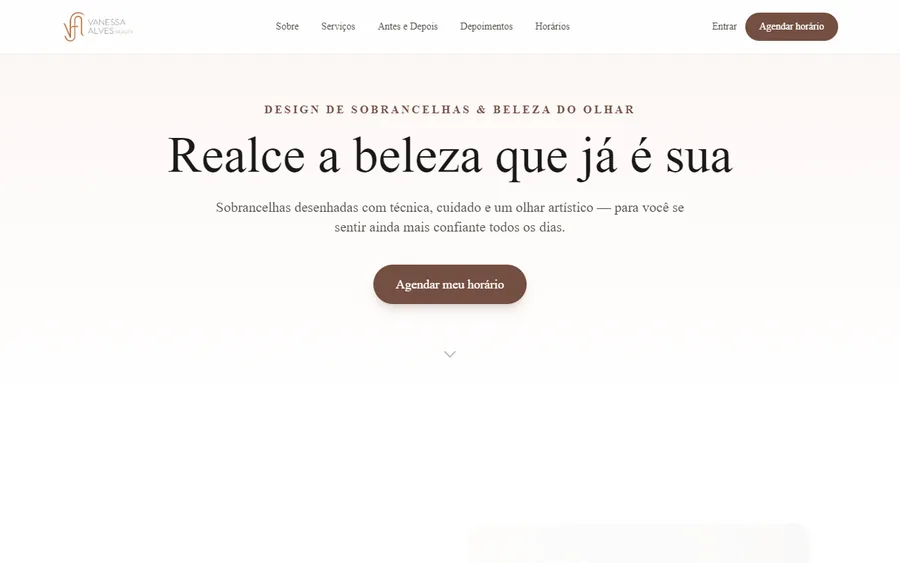 P&aacute;gina inicial do site de Vanessa Alves, com a manchete "Realce a beleza que j&aacute; &eacute; sua" e o bot&atilde;o de agendar hor&aacute;rio
